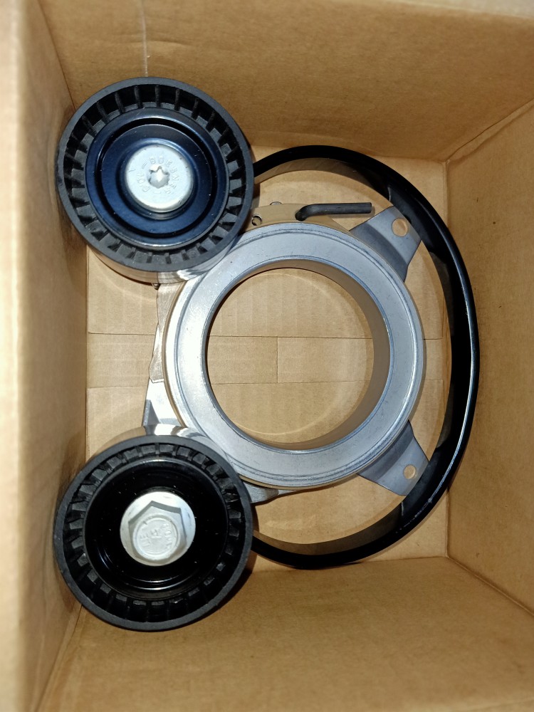 Nissan Serena fan belt tensioner